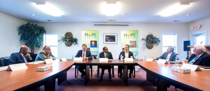 Secretary Carson visits Lexington and Louisville, Kentucky (25100967067)