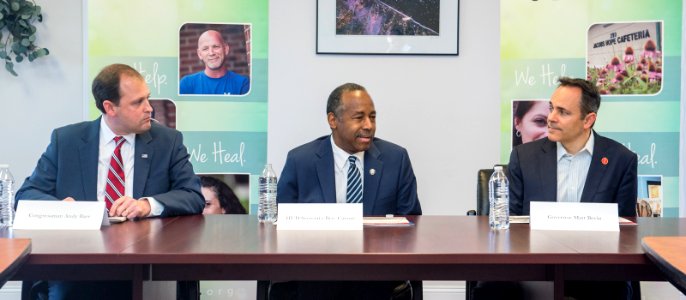 Secretary Carson visits Lexington and Louisville, Kentucky (25100967137)