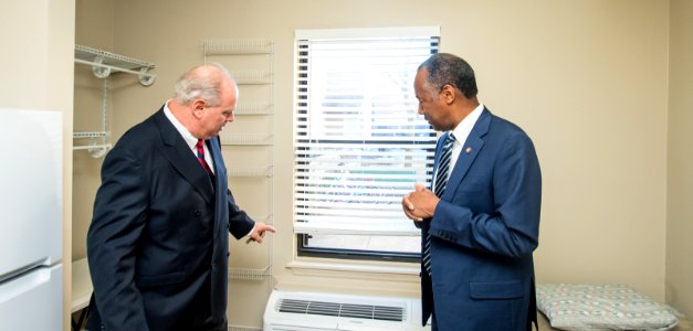 Secretary Carson visits Lexington and Louisville, Kentucky (25100967337)