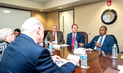Secretary Carson visits Lexington and Louisville, Kentucky (25100967627)