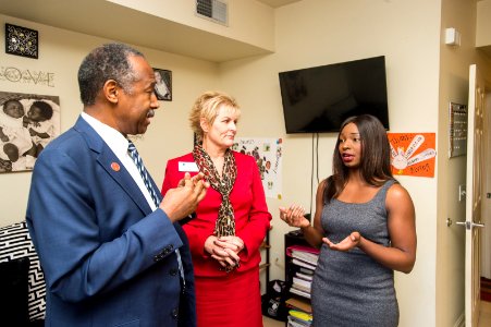 Secretary Carson visits Lexington and Louisville, Kentucky (25100968577)