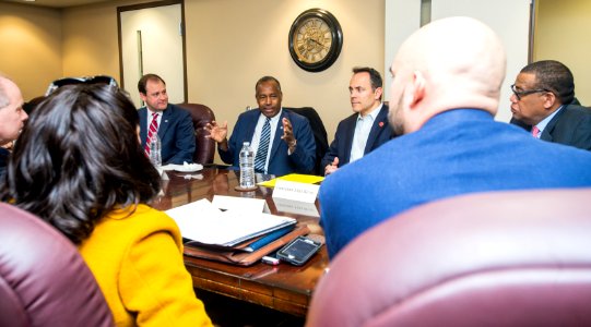 Secretary Carson visits Lexington and Louisville, Kentucky (25100967417)