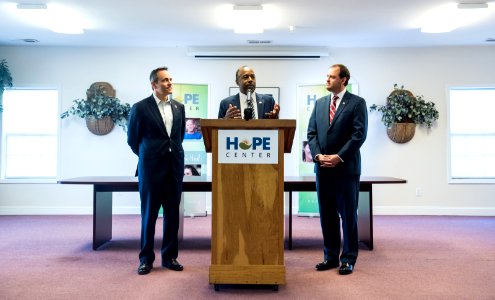 Secretary Carson visits Lexington and Louisville, Kentucky (25100969147)
