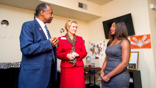 Secretary Carson visits Lexington and Louisville, Kentucky (25100968797)