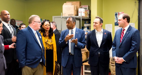 Secretary Carson visits Lexington and Louisville, Kentucky (25100970417)