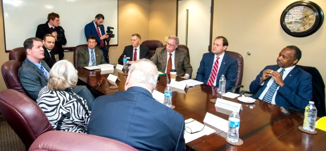 Secretary Carson visits Lexington and Louisville, Kentucky (25100967497)
