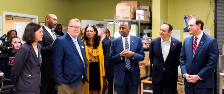 Secretary Carson visits Lexington and Louisville, Kentucky (25100970727)