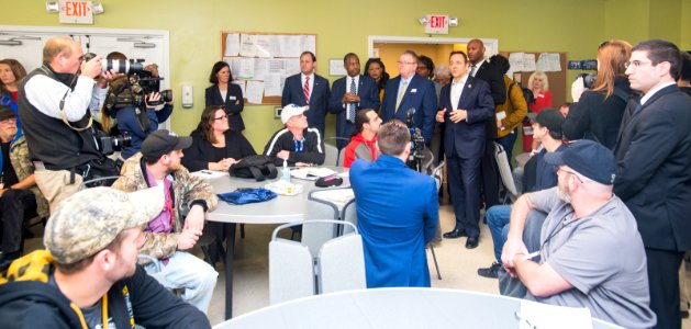 Secretary Carson visits Lexington and Louisville, Kentucky (25100971297)