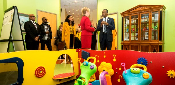 Secretary Carson visits Lexington and Louisville, Kentucky (25100968067)