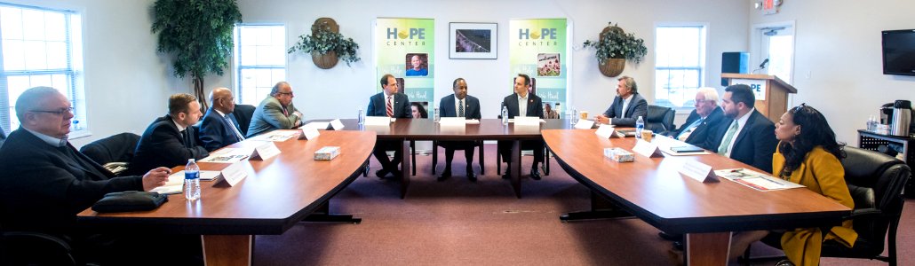 Secretary Carson visits Lexington and Louisville, Kentucky (25100971737)