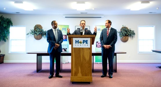 Secretary Carson visits Lexington and Louisville, Kentucky (25100969447)