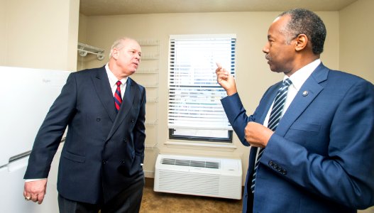 Secretary Carson visits Lexington and Louisville, Kentucky (25100972377)