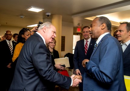 Secretary Carson visits Lexington and Louisville, Kentucky (25100972337)