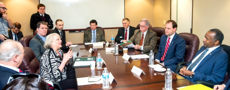 Secretary Carson visits Lexington and Louisville, Kentucky (25100973077)