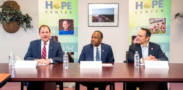 Secretary Carson visits Lexington and Louisville, Kentucky (25100972147)