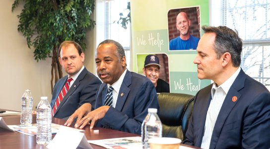 Secretary Carson visits Lexington and Louisville, Kentucky (25100971927)