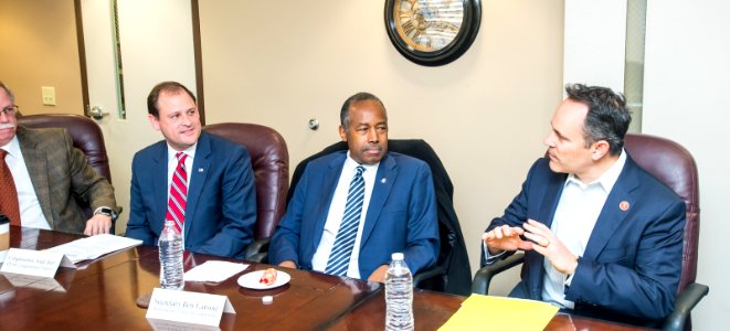 Secretary Carson visits Lexington and Louisville, Kentucky (25100973227)
