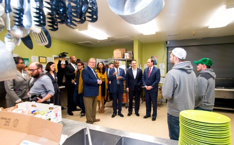 Secretary Carson visits Lexington and Louisville, Kentucky (25100971147)