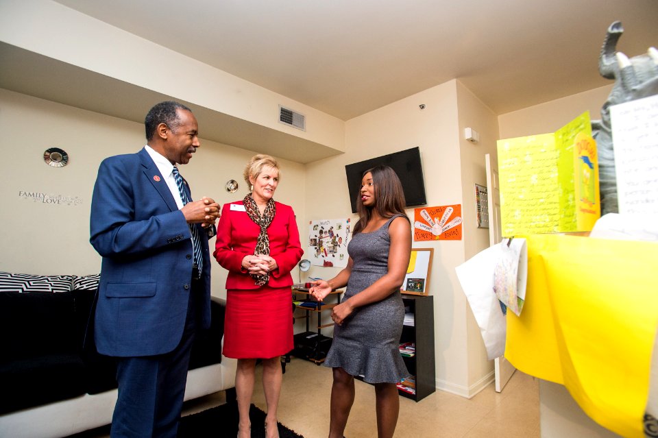 Secretary Carson visits Lexington and Louisville, Kentucky (39073440095)