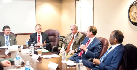 Secretary Carson visits Lexington and Louisville, Kentucky (25100972637)