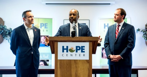 Secretary Carson visits Lexington and Louisville, Kentucky (39073440185)
