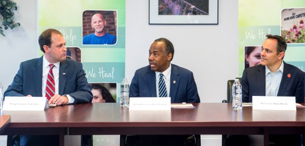 Secretary Carson visits Lexington and Louisville, Kentucky (25100972007)