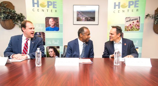 Secretary Carson visits Lexington and Louisville, Kentucky (25100972227)