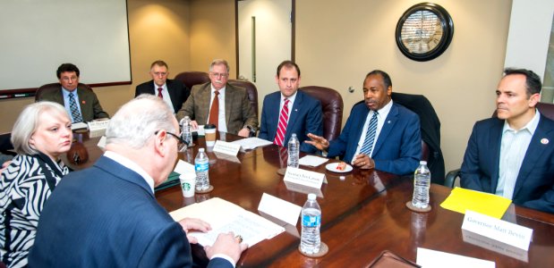 Secretary Carson visits Lexington and Louisville, Kentucky (25100973377)