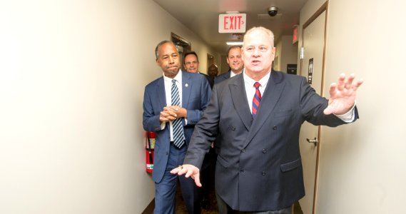 Secretary Carson visits Lexington and Louisville, Kentucky (25100972707)