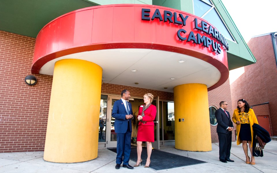 Secretary Carson visits Lexington and Louisville, Kentucky (39073439865)