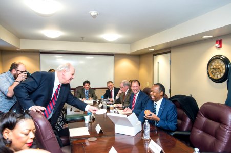 Secretary Carson visits Lexington and Louisville, Kentucky (25100973467)