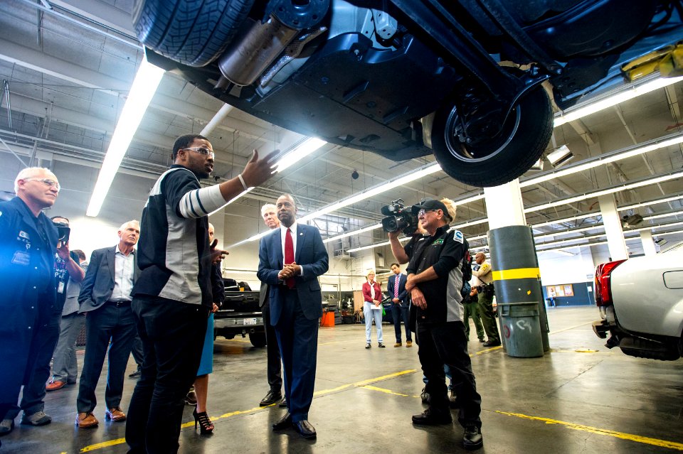 Secretary Carson Visits Los Angeles (26874567747)