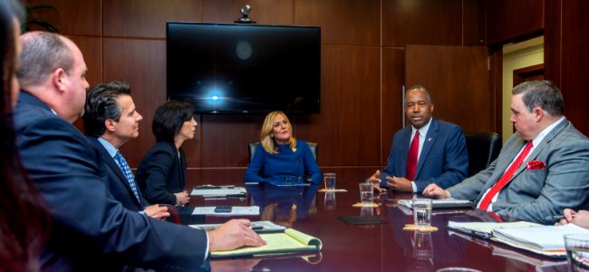 Secretary Carson Visits Los Angeles (27873715328)
