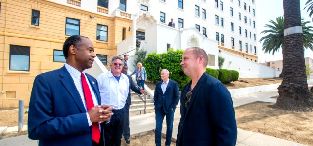 Secretary Carson Visits Los Angeles (27873720688)