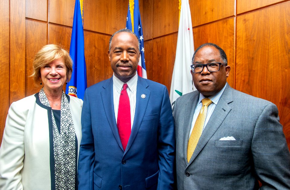 Secretary Carson Visits Los Angeles (27873722498)
