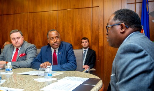 Secretary Carson Visits Los Angeles (27873723908)