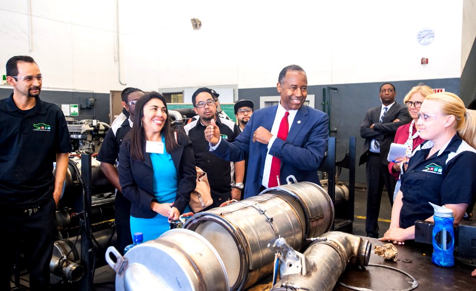 Secretary Carson Visits Los Angeles (41025161144)