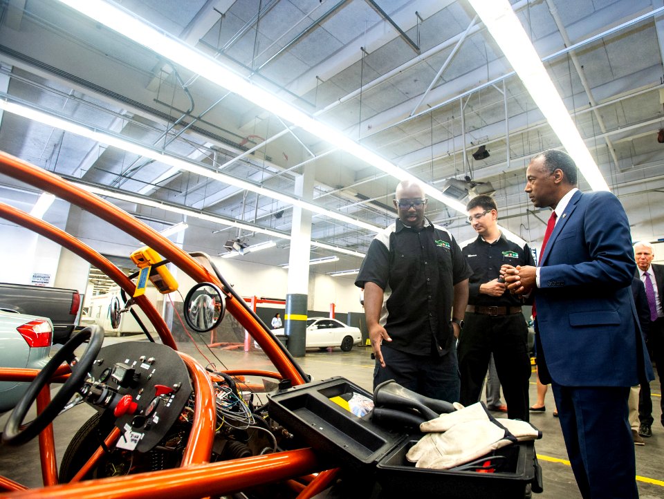 Secretary Carson Visits Los Angeles (41025161914)