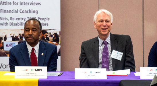 Secretary Carson Visits Los Angeles (41025162414)