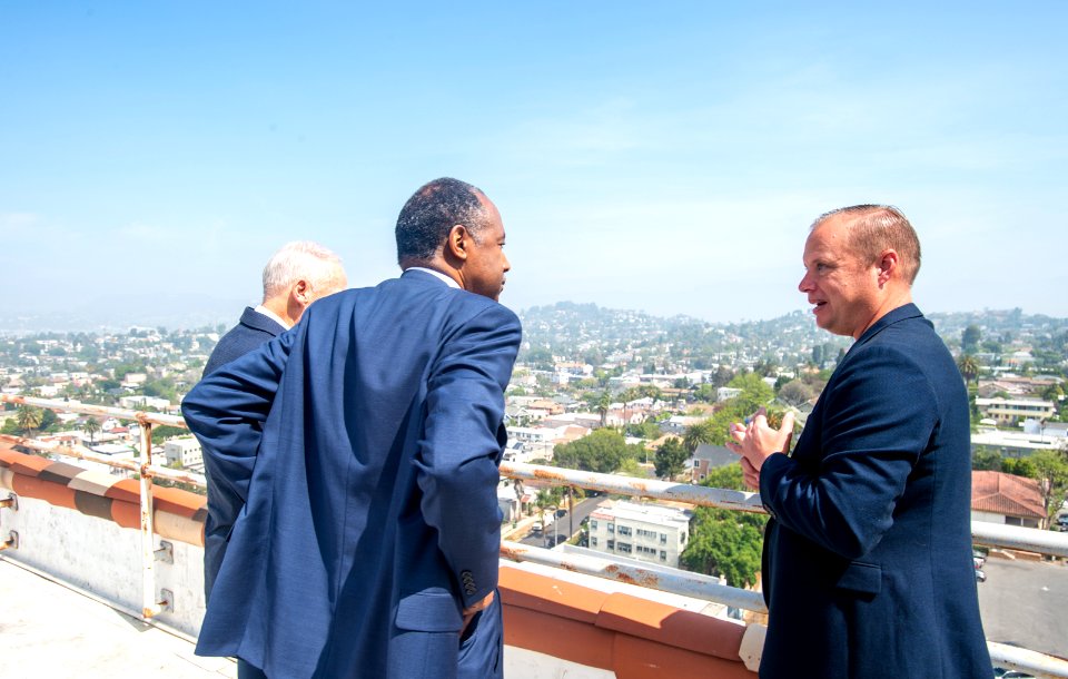 Secretary Carson Visits Los Angeles (41701946472)