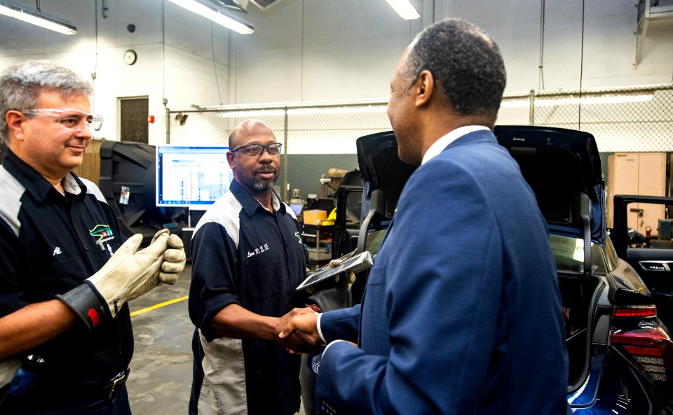 Secretary Carson Visits Los Angeles (41701949272)