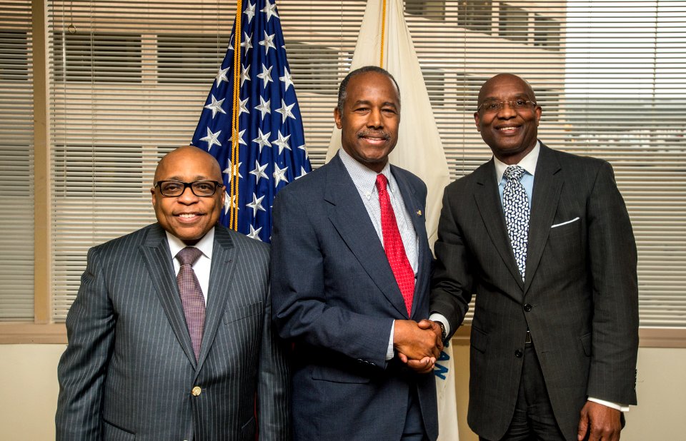 Secretary Cason visits HUD DC Field Office (26805565678)