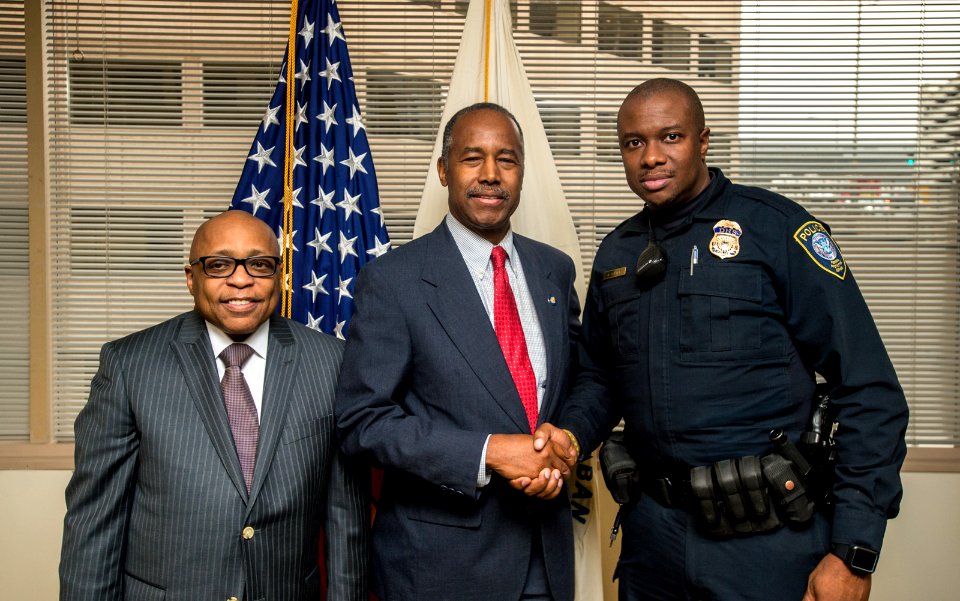 Secretary Cason visits HUD DC Field Office (26805556478)