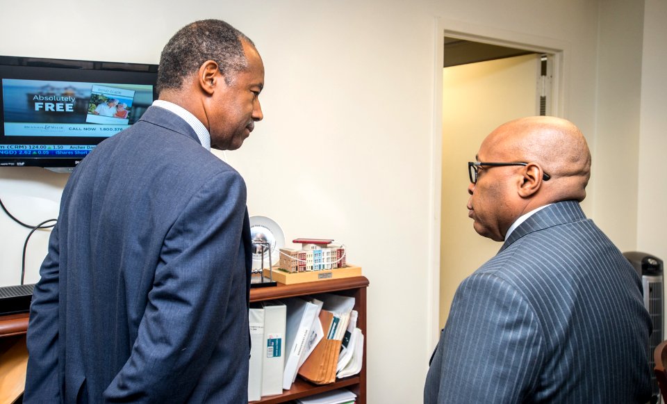 Secretary Cason visits HUD DC Field Office (39781929365)