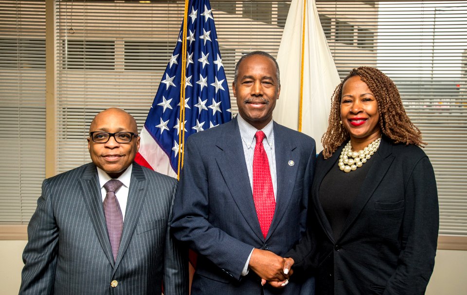 Secretary Cason visits HUD DC Field Office (39781928525)