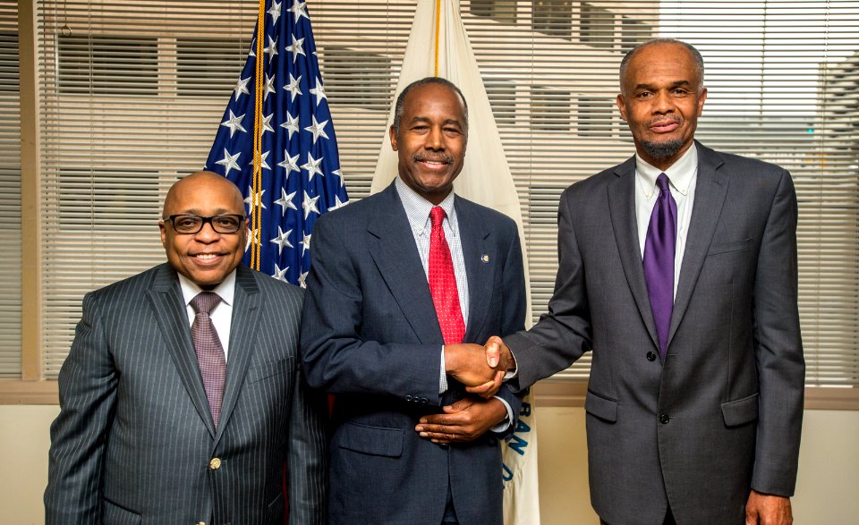Secretary Cason visits HUD DC Field Office (38866397510)