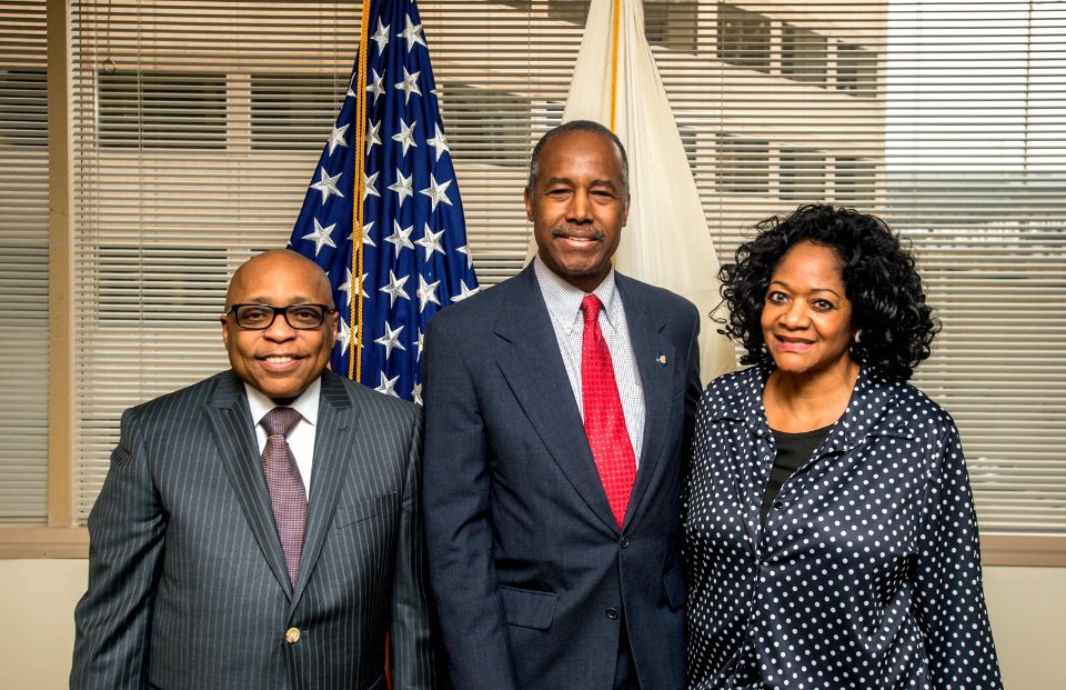 Secretary Cason visits HUD DC Field Office (26805566648)