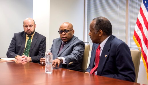 Secretary Cason visits HUD DC Field Office (39781934615)