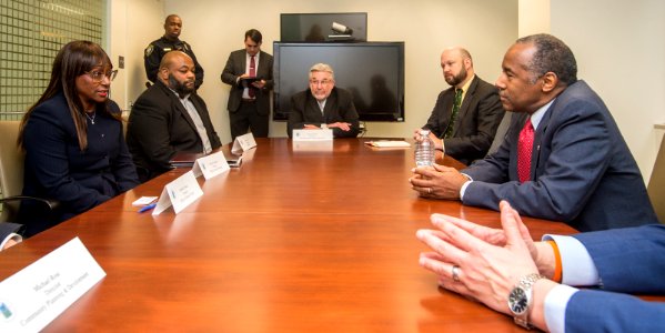 Secretary Cason visits HUD DC Field Office (39967041234)