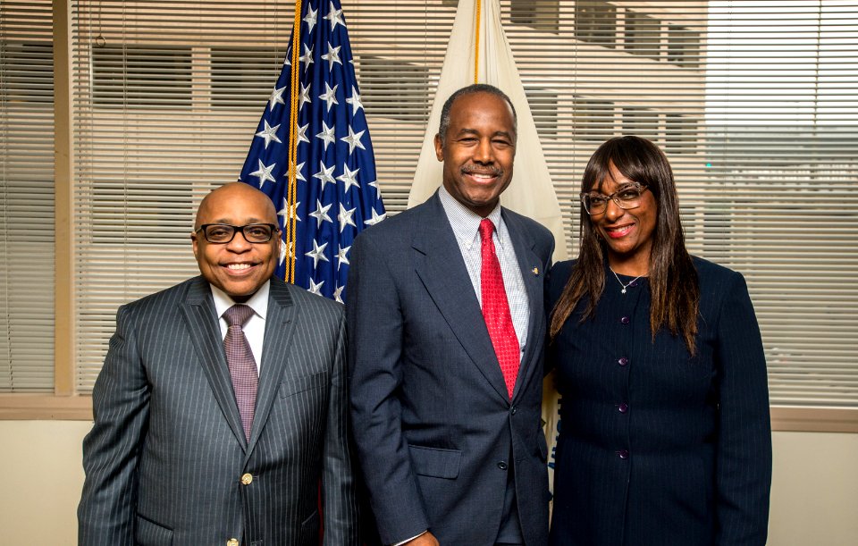 Secretary Cason visits HUD DC Field Office (39781955305)